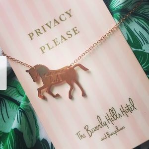 Super cute 15in rose gold horse necklace